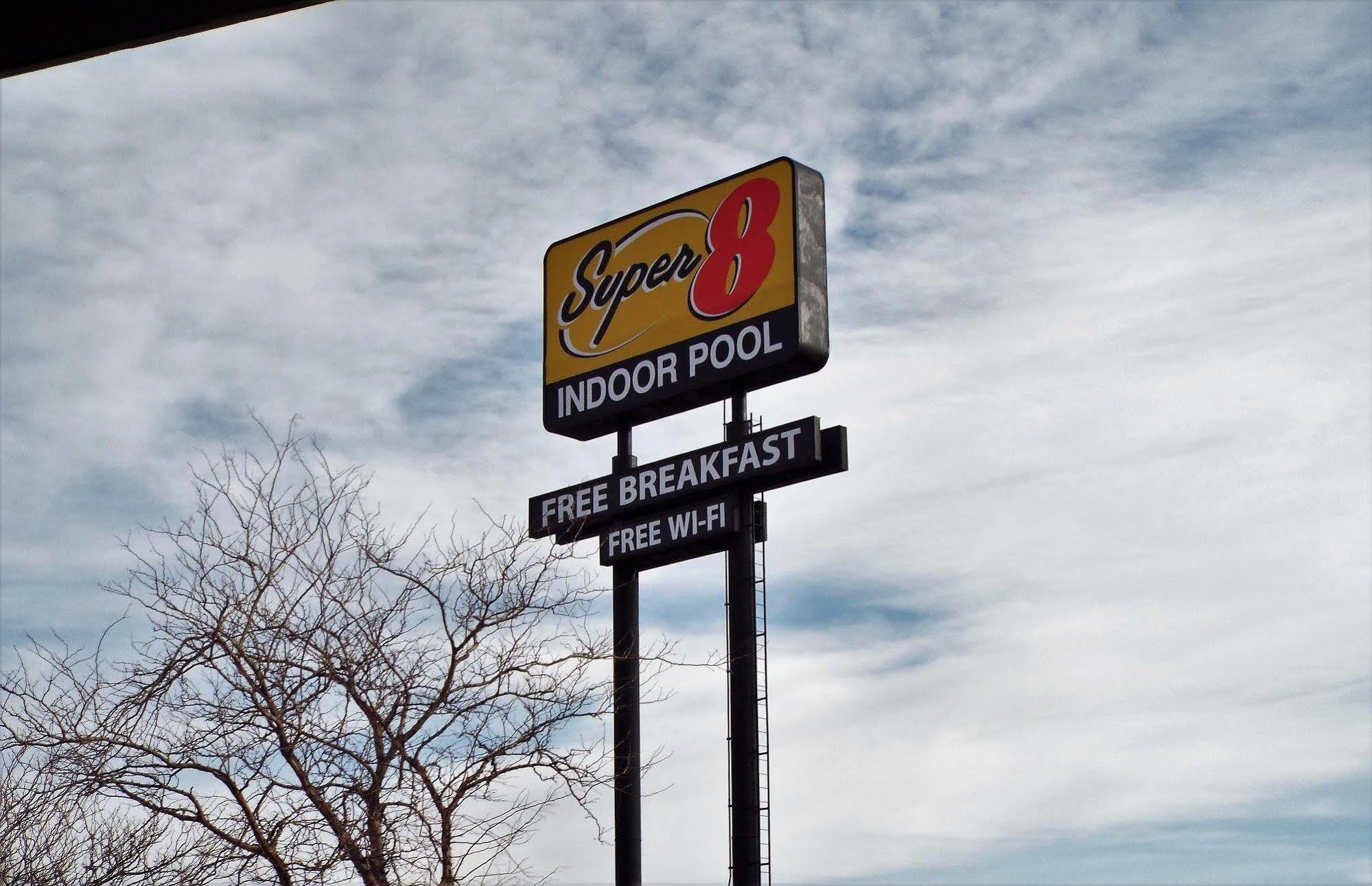 Super 8 By Wyndham Casper East/Evansville Zewnętrze zdjęcie